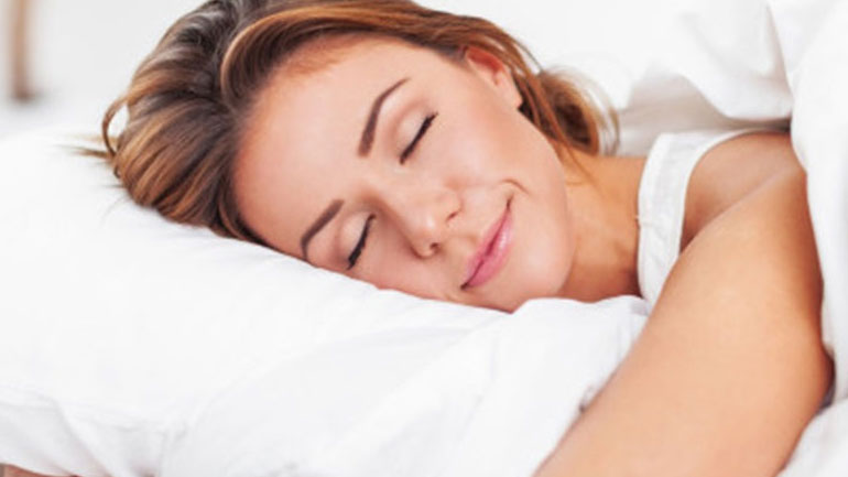 Η συνήθεια στον ύπνο που μπορεί να μας προκαλέσει μεγαλύτερο άγχος