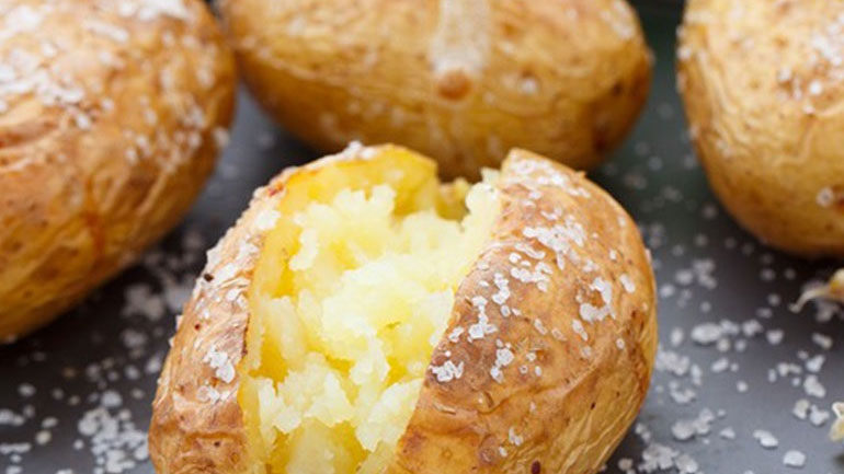 Γιατί είναι καλό να τρώμε τις πατάτες με τη φλούδα τους