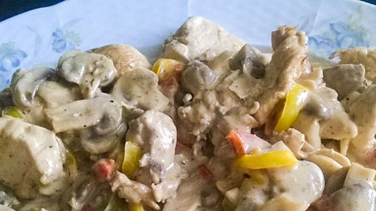 Κοτόπουλο με πιπεριές και κρέμα γάλακτος