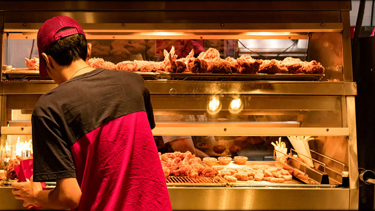 Ευρωπαίοι επιστήμονες: Φάτε λιγότερο κρέας για να κάνετε εξοικονόμηση νερού