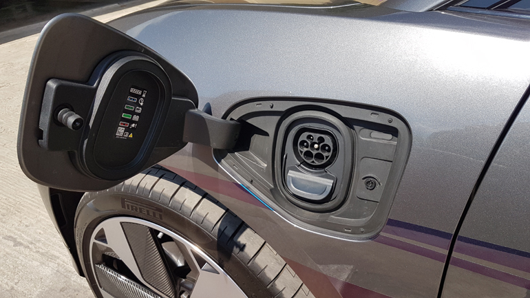 Από εδώ φορτίζουν οι μπαταρίες του I-PACE