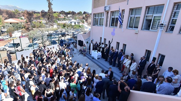 Χαμόγελα αισιοδοξίας κατά τον αγιασμό σε Ραφήνα και Νέο Βουτζά – Πλήρης ανακαίνιση των δυο σχολείων από τον ΟΠΑΠ