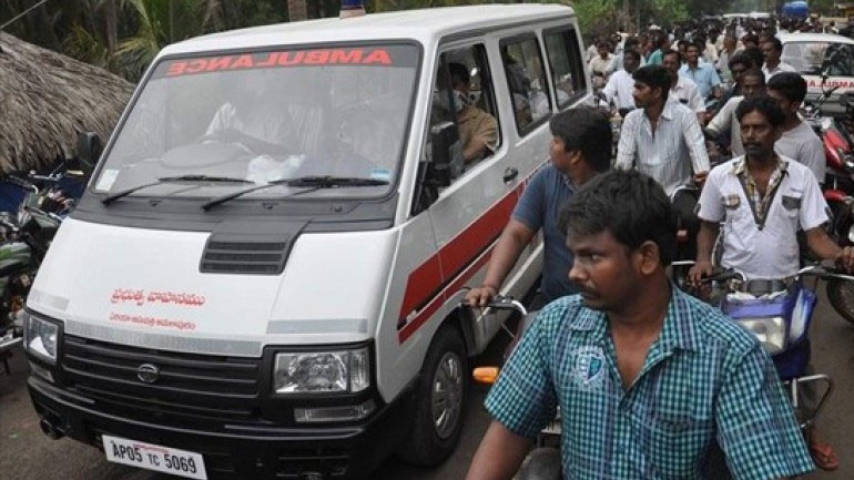 Ινδία: Λεωφορείο έπεσε σε χαράδρα – Τουλάχιστον 55 νεκροί