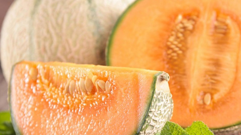 DIY: Smoothie με πεπόνι για θαμπά μαλλιά