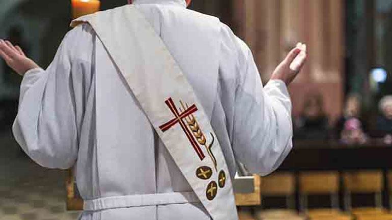 Γερμανία: Χιλιάδες παιδιά κακοποιήθηκαν σεξουαλικά από καθολικούς ιερείς