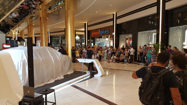 Αρκετός κόσμος στα αποκαλυπτήρια του Audi Q8