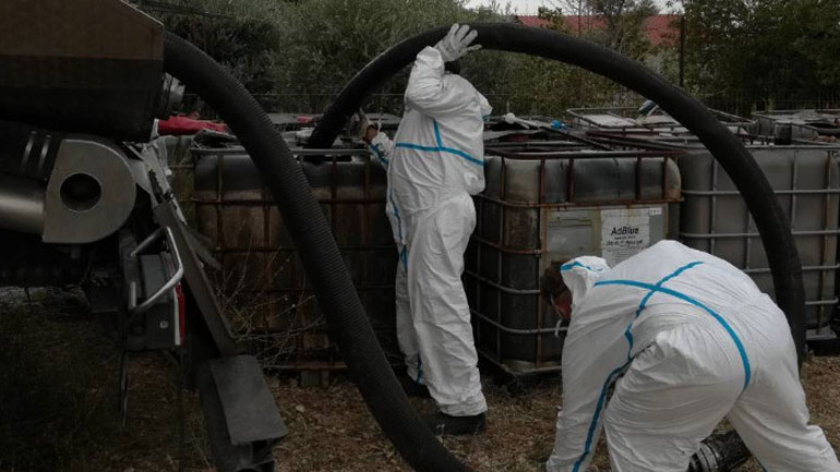 Επικίνδυνα απόβλητα απομάκρυναν συνεργεία του Δήμου Ασπροπύργου Επικίνδυνα απόβλητα απομάκρυναν συνεργεία του Δήμου Ασπροπύργου