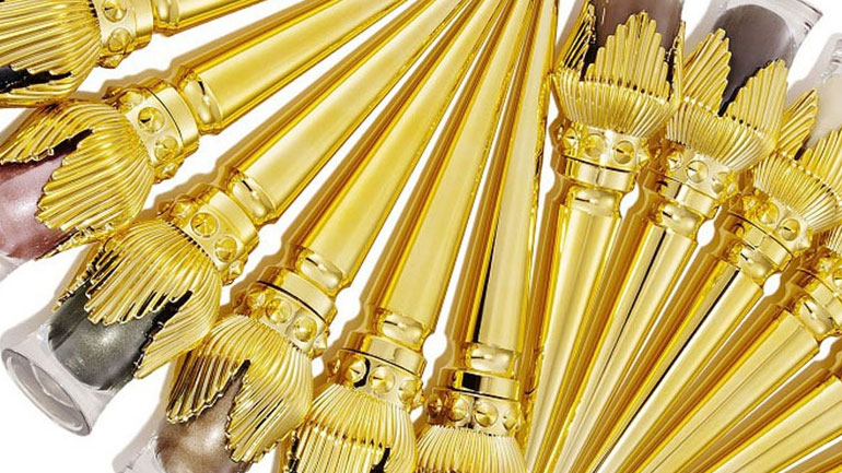 Ο Christian Louboutin κυκλοφόρησε τις νέες του στιλέτο σκιές ματιών!