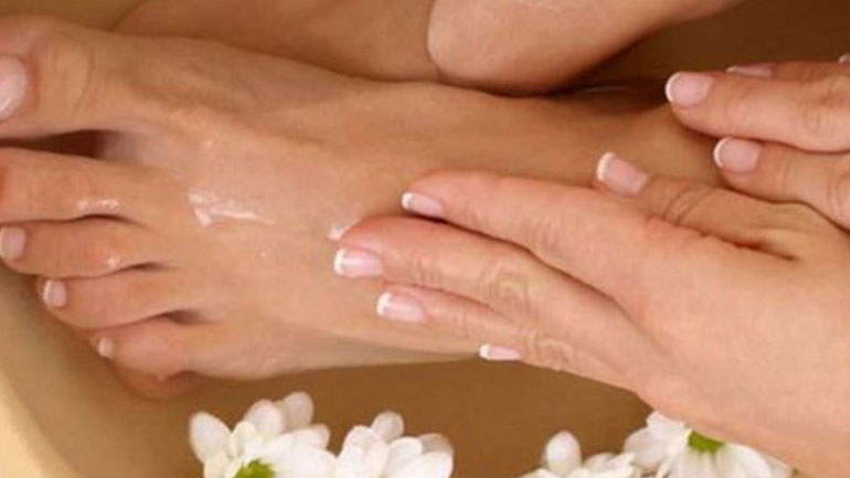 Μύκητες στα νύχια των ποδιών: Πέντε τρόποι να τους αντιμετωπίσετε στο σπίτι