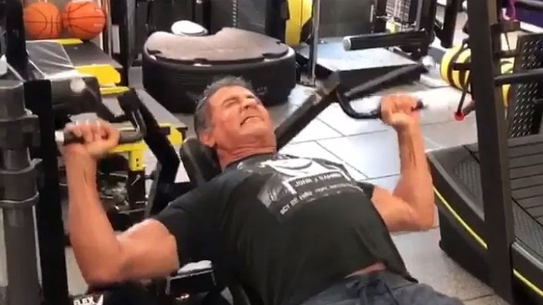 «Μασάει σίδερα» ο Σταλόνε στα 72 του: Γυμνάζεται πυρετωδώς για τη νέα ταινία του