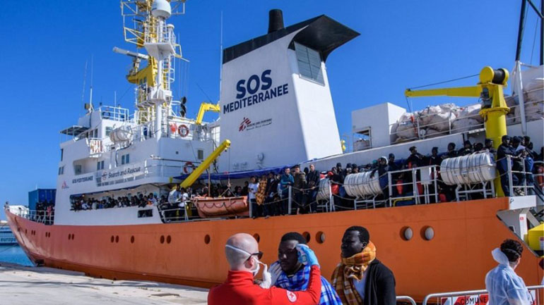 Ιταλία και Αυστρία προτείνουν οι μετανάστες που διασώζονται να κρατούνται προσωρινά στα πλοία