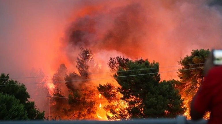 Σύλληψη ατόμου για πρόκληση πυρκαγιάς στη Βάρη Αττικής