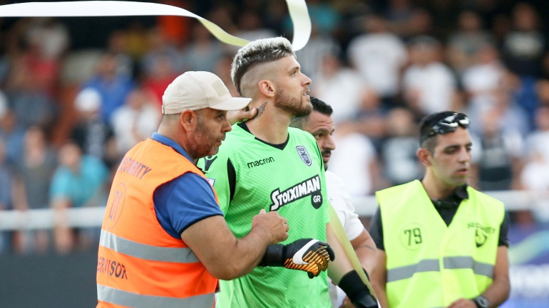 Οι χειρονομίες του Πασχαλάκη στην εξέδρα του ΟΦΗ