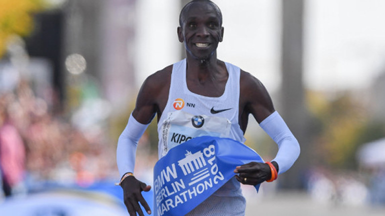 Εγραψε ιστορία ο Κιπτσόγκε στο μαραθώνιο του Βερολίνου