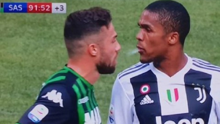 Έφτυσε τον αντίπαλο και αποβλήθηκε ο Ντόουγκλας Κόστα