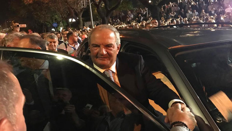 Καραμανλής σε οπαδούς της ΝΔ: «Με περιμένει η Νατάσα»