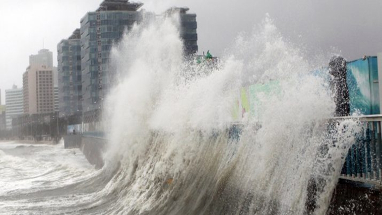 Κίνα: Ο τυφώνας Μανγκούτ προκάλεσε χάος στο Χονγκ Κόνγκ, 30 νεκροί στις Φιλιππίνες