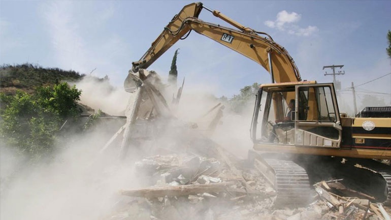 Εντός της εβδομάδος κλείνει ο β΄ κύκλος κατεδάφισης αυθαιρέτων στην Αττική