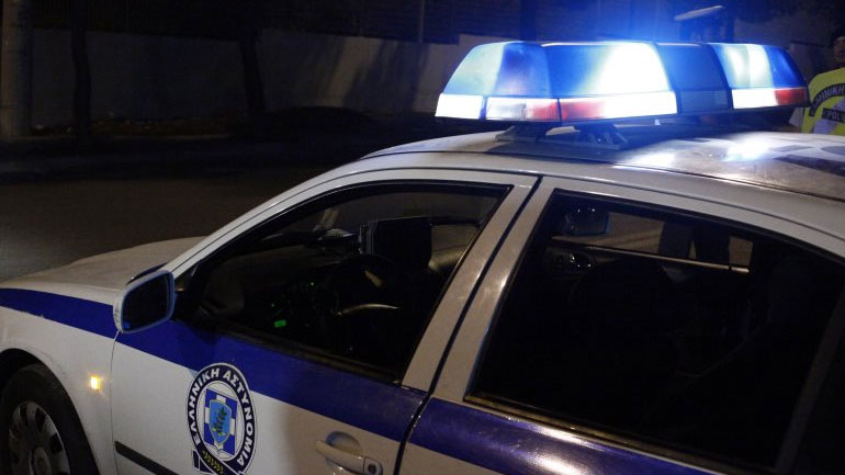 Κλεμμένες μοτοσυκλέτες και όπλο ρέπλικα εντοπίστηκαν σε εγκαταλελειμμένο κτήριο