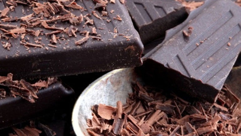 Μαύρη σοκολάτα: «Φάρμακο» για την καρδιά και τον εγκέφαλο