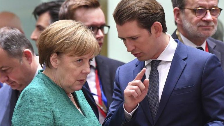 Με προσφυγικό στις αποσκευές ο Κουρτς στο Βερολίνο