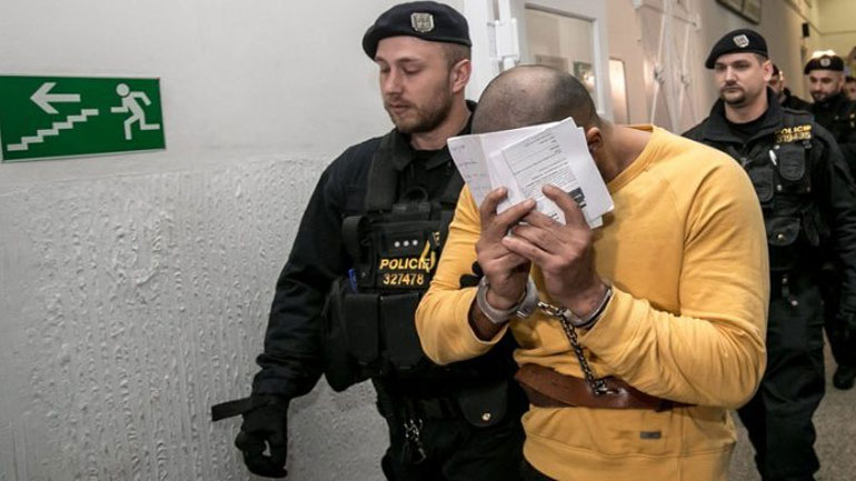 Tσέχοι αστυνομικοί βασάνισαν έναν Ρομά, αναγκάζοντάς τον να ομολογήσει ένα έγκλημα που δεν είχε διαπράξει