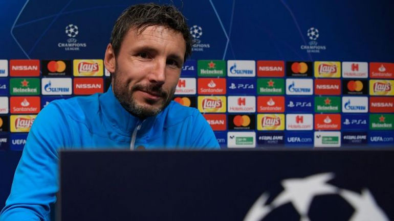 Φαν Μπόμελ: «Στο τέλος του ματς να ζητήσουν τη φανέλα του Μέσι»