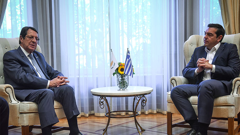 Τσίπρας σε Αναστασιάδη: «Είναι πάντοτε στενή η επικοινωνία των δύο κυβερνήσεων»