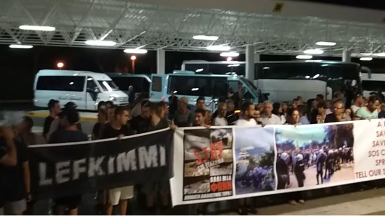 Αιφνιδιαστική διαμαρτυρία κατοίκων της Λευκίμμης στο αεροδρόμιο Κέρκυρας για τον ΧΥΤΑ