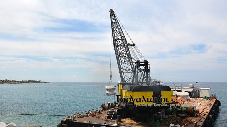 Απομάκρυνση ογκόλιθων στο Λιμάνι Μαραθόπολης