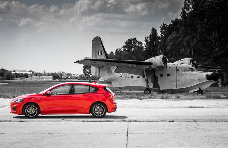 Το νέο Focus βασίζεται στη νέα πλατφόρμα C2 για την οποία προσφέρει καλύτερη προστασία στις συγκρούσεις ενώ το μήκος του αγγίζει τα 4,378 μέτρα