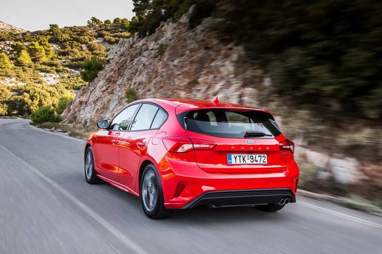 Άνετο στο δρόμο...