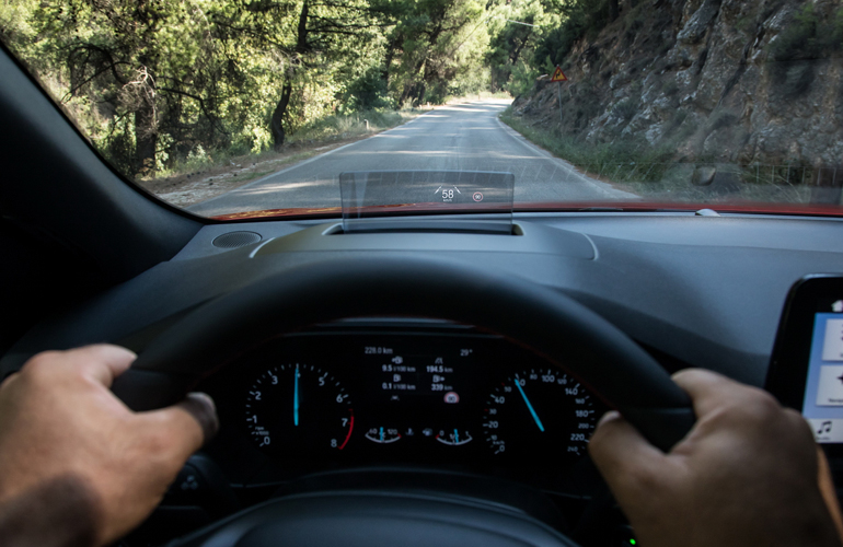 Το Ford Focus χαίρεσαι να το οδηγείς (στην φωτογραφία διακρίνεται και το head up display)