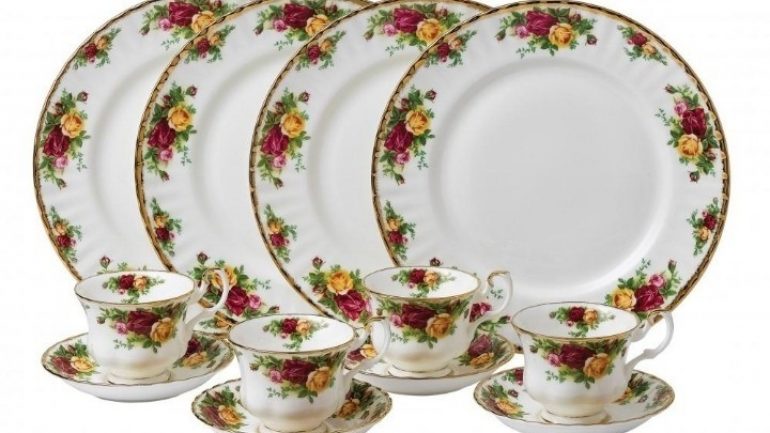 Μια συλλογή με πάνω από 400 σερβίτσια