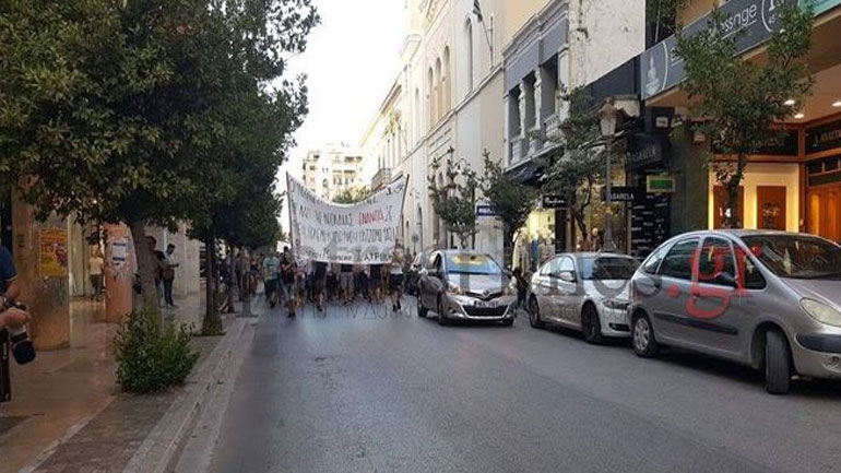 Πορεία για τον Π. Φύσσα στην Πάτρα – Νεαροί πέταξαν μολότοφ