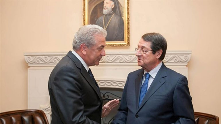 Ο επίτροπος Αβραμόπουλος συμφώνησε με τη Λευκωσία νέο πλαίσιο συνεργασίας για αντιμετώπιση της προσφυγικής ροής