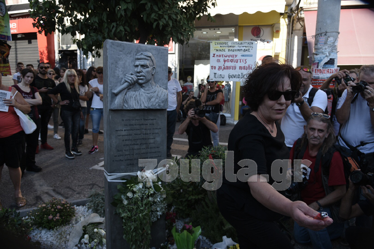 Η μητέρα του Παύλου Φύσσα στο σημείο της συγκέντρωσης