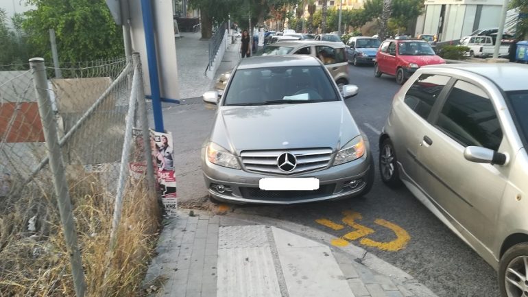 Ένα παρκάρισμα… ντροπή