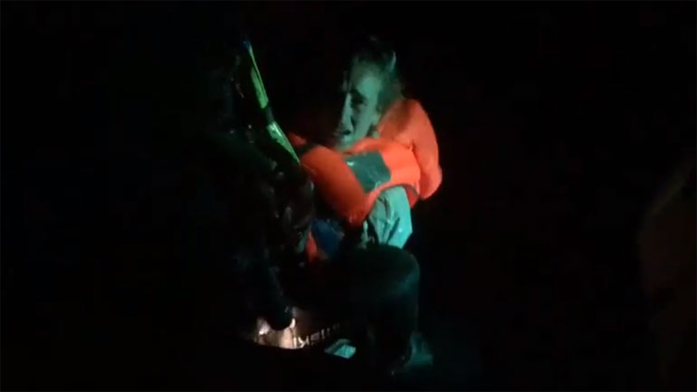 Εντυπωσιακά πλάνα από τη διάσωση και αεροδιακομιδή τραυματισμένης Βελγίδας από τη Χίο στην Αθήνα