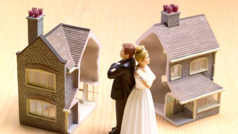 Ένα βήμα πιο κοντά στην ποινικοποίηση του «στιγμιαίου διαζυγίου» η Ινδία