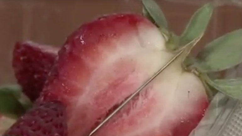 Αυστραλία: Με κάθειρξη 15 ετών απειλούνται αυτοί που έβαλαν βελόνες σε φράουλες