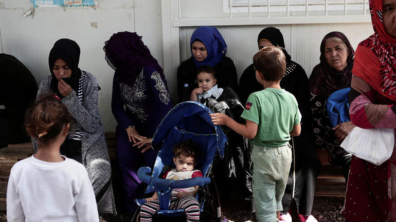 Έκκληση της Διεθνούς Αμνηστίας προς τις ελληνικές Aρχές για μεταφορά των προσφύγων στην ηπειρωτική χώρα