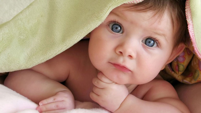 Γιατί τα μωρά γεννιούνται με γκρίζα μάτια;