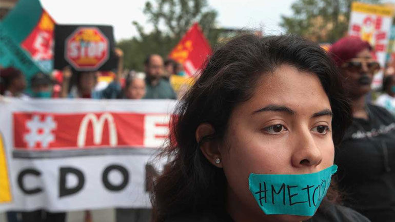 ΗΠΑ: Εργαζόμενοι στα McDonald’s διαμαρτυρήθηκαν κατά της σεξουαλικής παρενόχλησης