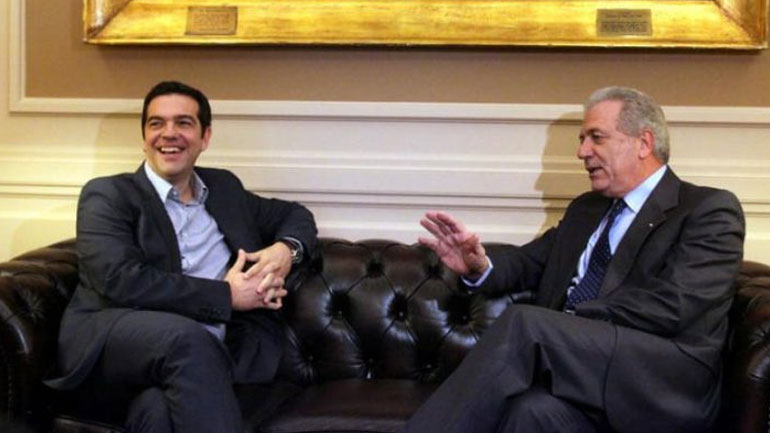 Σε εξέλιξη η συνάντηση του Αλ. Τσίπρα με τον Δ. Αβραμόπουλο