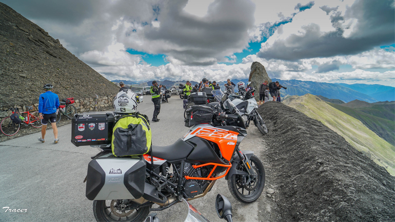 Mε μοτοσυκλέτα στο Col de la Bonette: Γιατί το Tracer Club μπορεί…