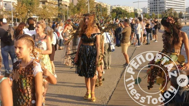 Πασαρέλα από ανακυκλώσιμα υλικά στη Νέα Παραλία Θεσσαλονίκης