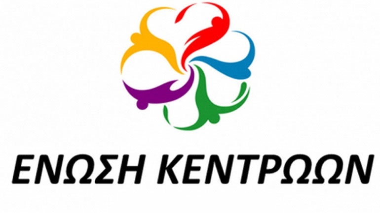 Μοβ κορδέλα και στεφάνια στην Ένωση Κεντρώων