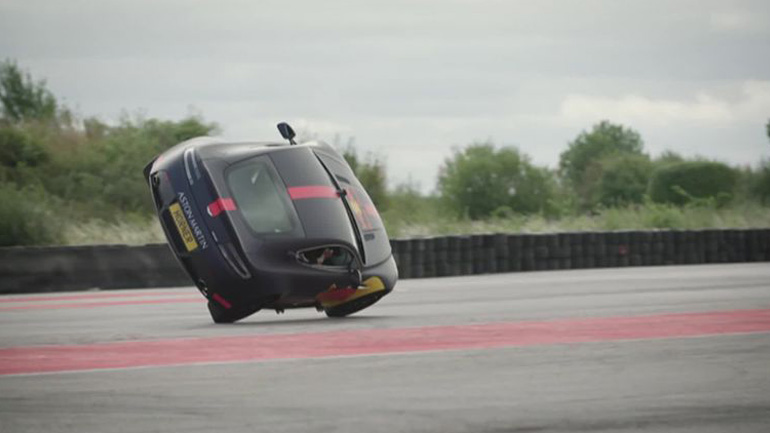 Το αφεντικό της Red Bull οδηγεί στους δύο τροχούς!