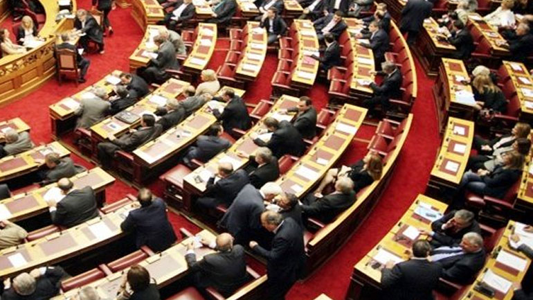 Υπερψηφίστηκε η τροπολογία για τον κατώτατο μισθό